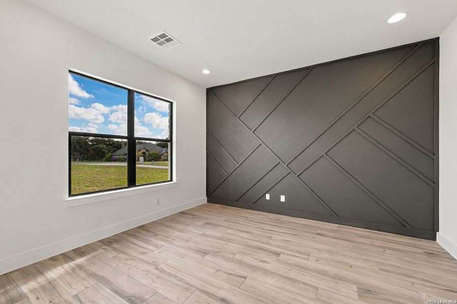 Spacious, unfurnished interior of a new home in , Floresville (Image 38).