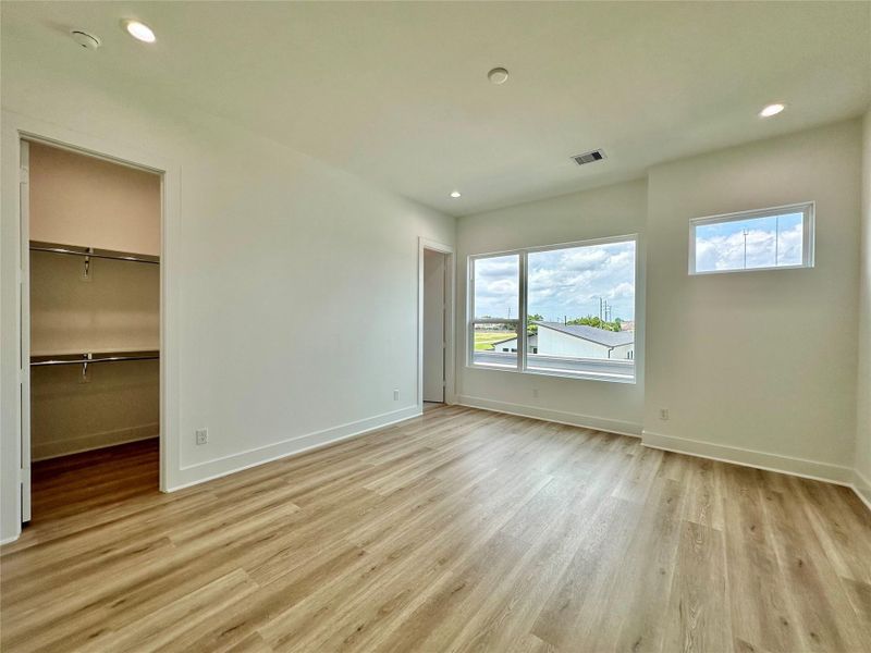 Spacious, unfurnished interior of a new home in , Missouri City (Image 38). Spacious, unfurnished interior of a new home in , Missouri City (Image 38).