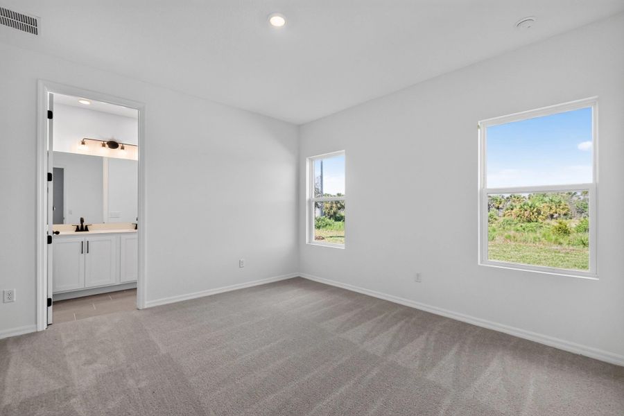 Spacious, unfurnished interior of a new home in Catamaran Cove, Rockledge (Image 19).