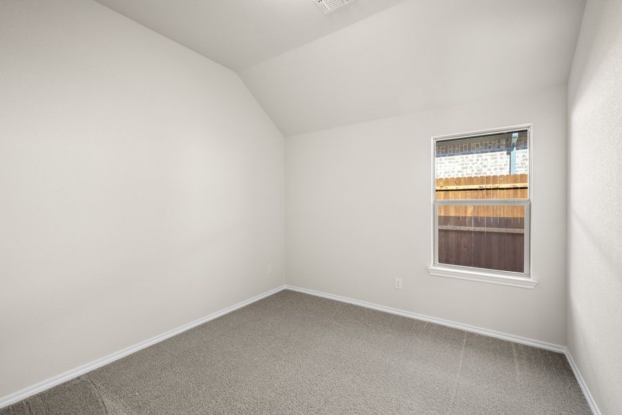 Spacious, unfurnished interior of a new home in Waterford Park, Weatherford (Image 26).
