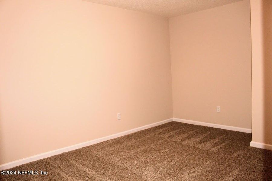 Spacious, unfurnished interior of a new home in , Middleburg (Image 26).