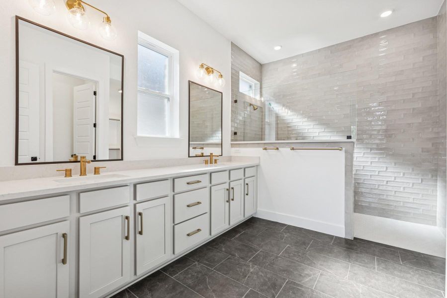 Owner's Bathroom Owner's Bathroom