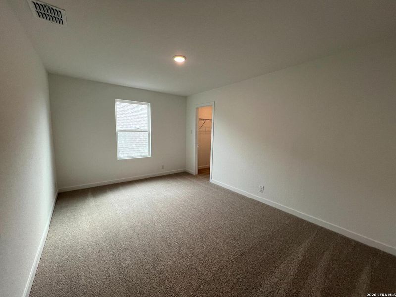 Spacious, unfurnished interior of a new home in Nopal Valley, San Antonio (Image 24).