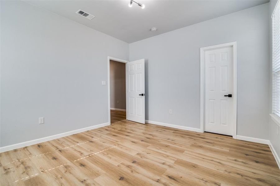 Spacious, unfurnished interior of a new home in , Dallas (Image 11).