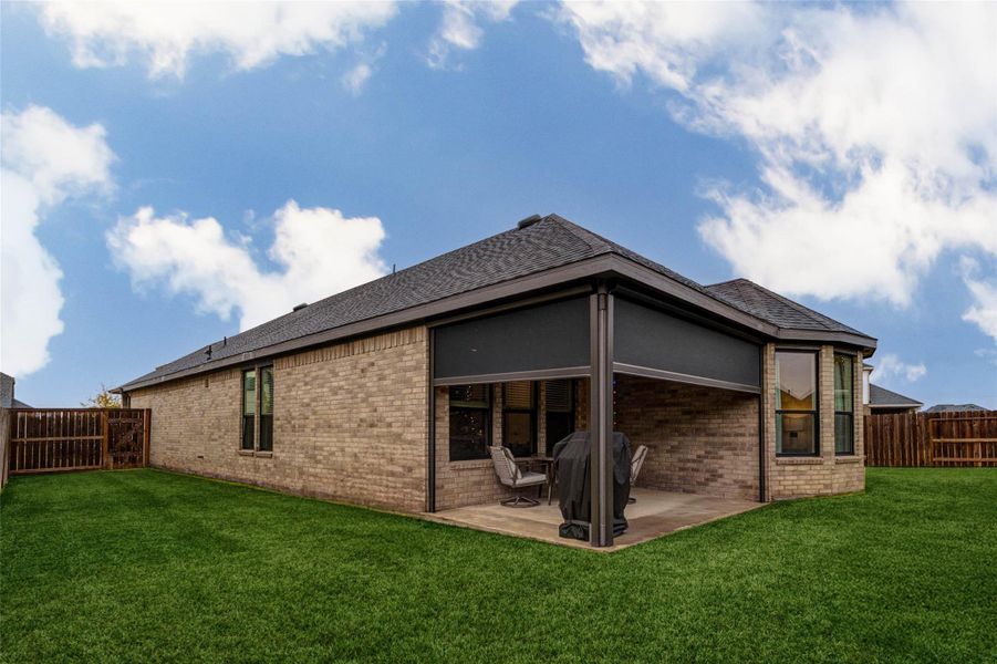 Exterior details and patio area of a home in Katy Court, Katy (Image 3).