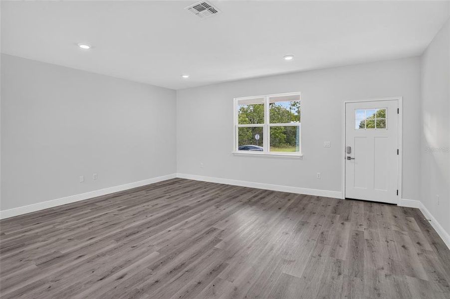 Spacious, unfurnished interior of a new home in , Citrus Springs (Image 24).