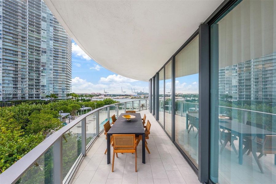 Condo located in Miami Beach, FL showcasing its design and architecture (Image 21).