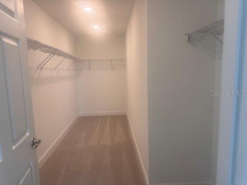 Spacious, unfurnished interior of a new home in Oakview, Apopka (Image 9).