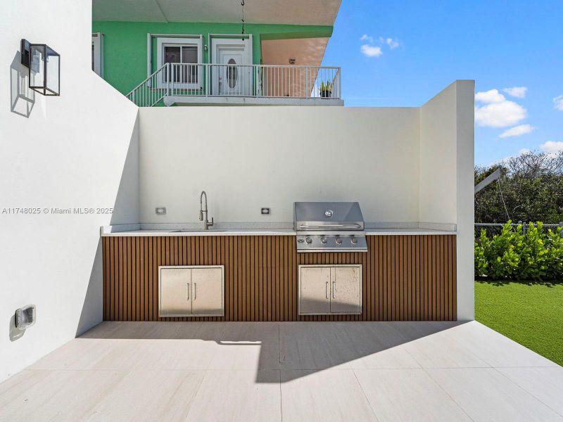 Furnished interior view inside a new home in , Tavernier (Image 11).