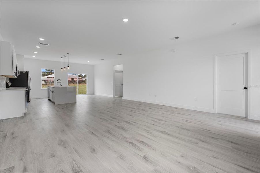 Spacious, unfurnished interior of a new home in , Ocala (Image 16).