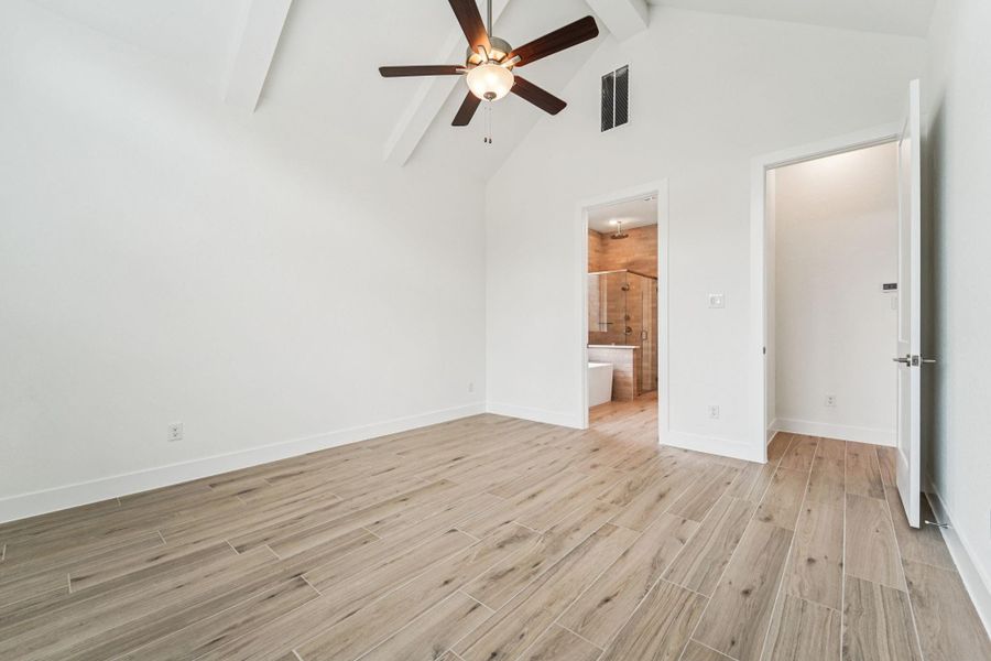 Spacious, unfurnished interior of a new home in Kresston, Montgomery (Image 38).