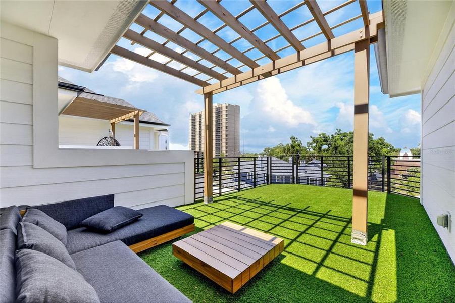 Exterior details and patio area of a home in , Tampa (Image 25).