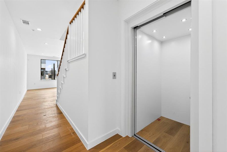 Spacious, unfurnished interior of a new home in , Carrollton (Image 22).