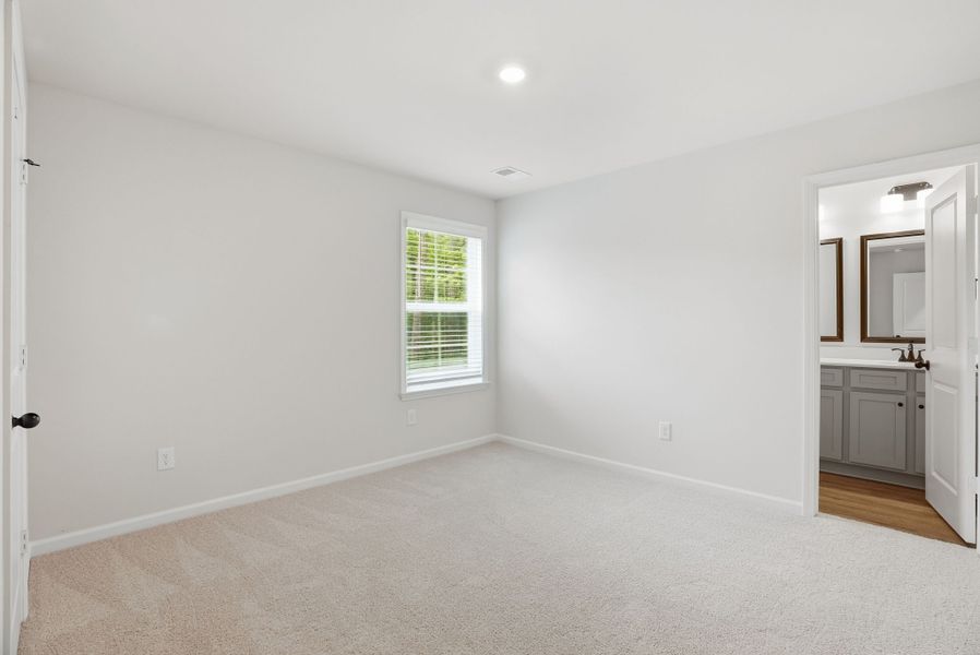 Spacious, unfurnished interior of a new home in Broadway Lake, Anderson (Image 38). Spacious, unfurnished interior of a new home in Broadway Lake, Anderson (Image 38).
