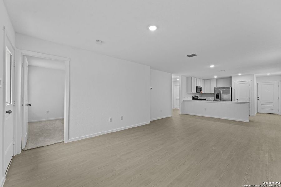 Spacious, unfurnished interior of a new home in Torian Village: Belmar Collection, San Antonio (Image 10).