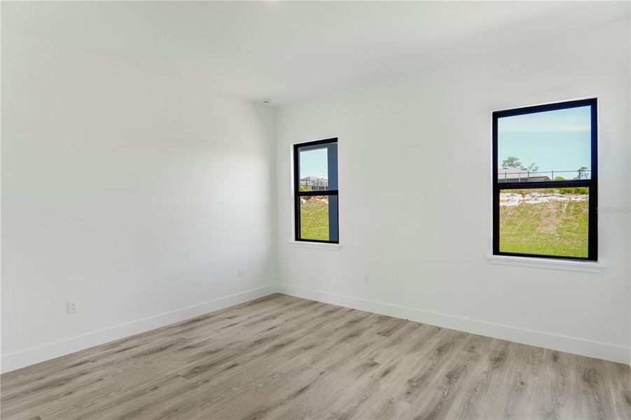 Spacious, unfurnished interior of a new home in , Ocala (Image 21).