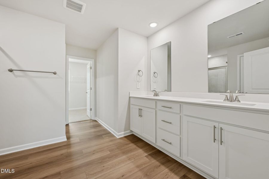 25-web-or-mls-Raleigh - Oak Manor - 744