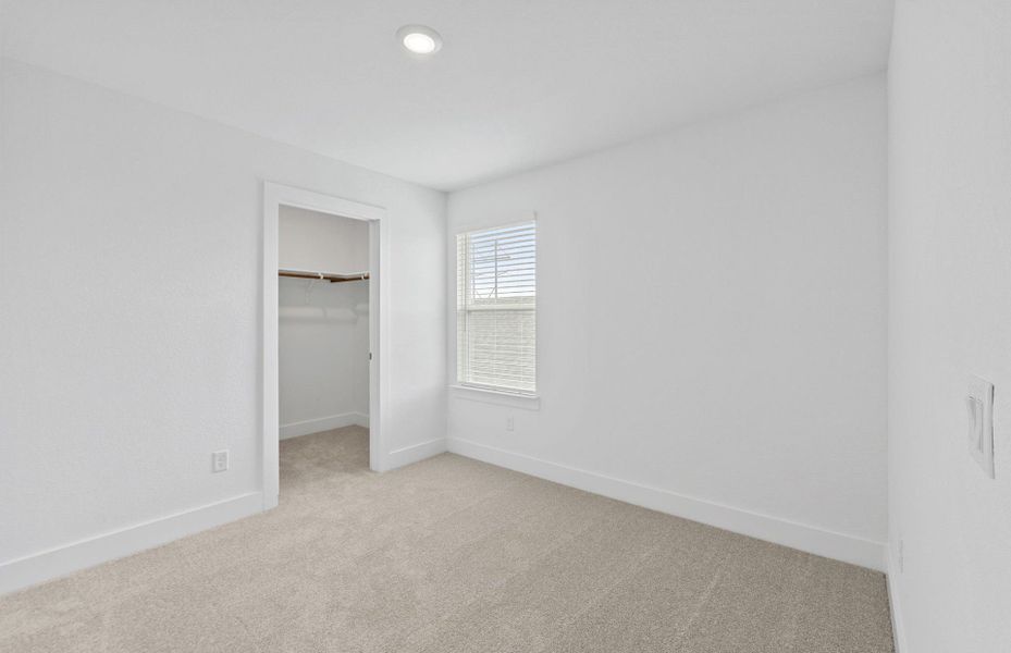Spacious, unfurnished interior of a new home in Crosswinds, Kyle (Image 15).