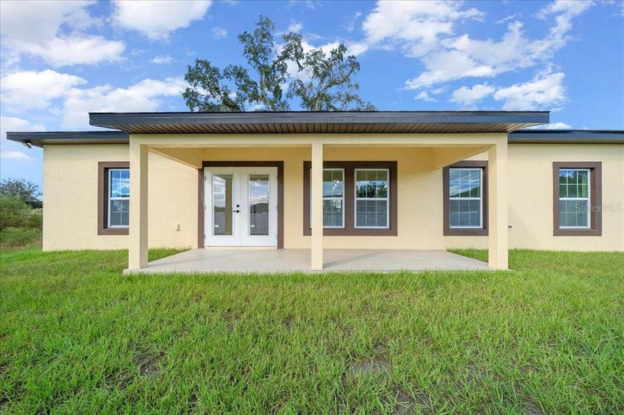 Exterior details and patio area of a home in , Dunnellon (Image 27). Exterior details and patio area of a home in , Dunnellon (Image 27).