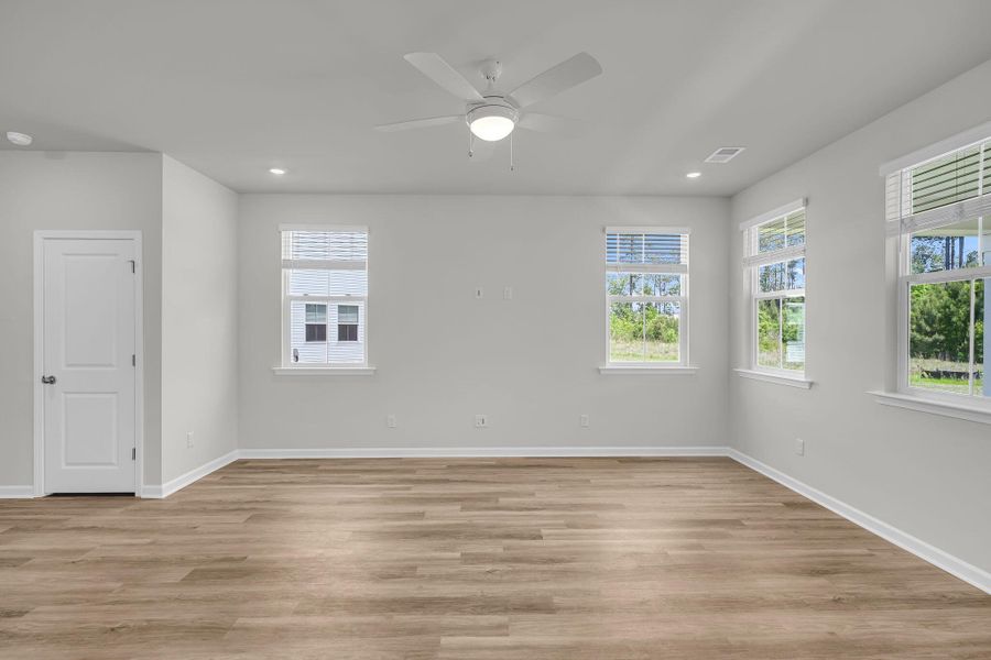 Spacious, unfurnished interior of a new home in Wildcat Chase, Summerville (Image 32).