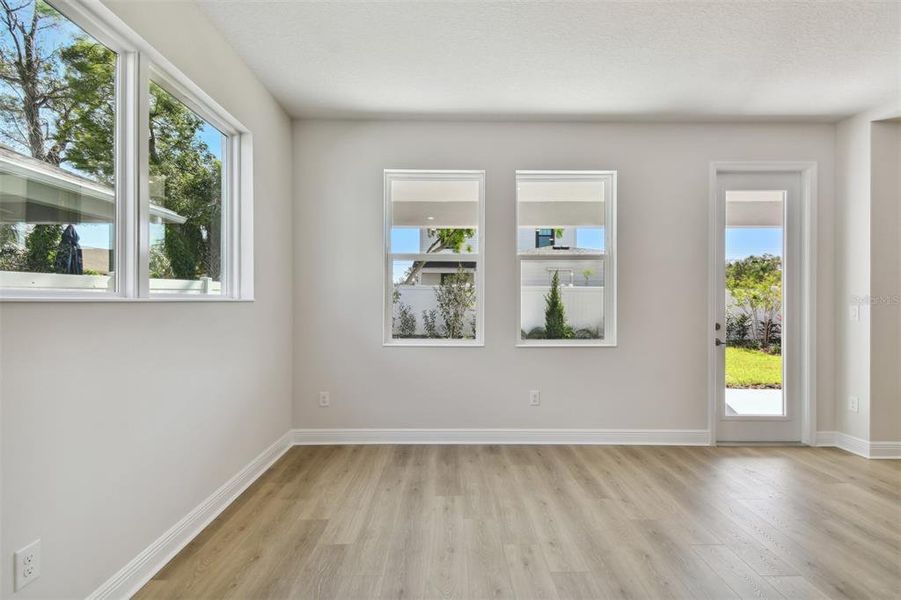 Spacious, unfurnished interior of a new home in , Tampa (Image 8).