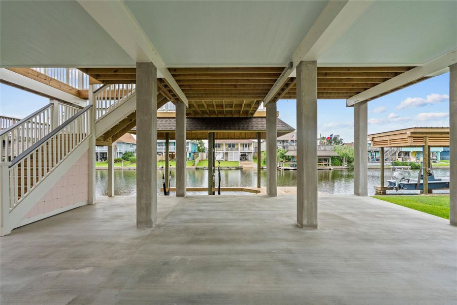 Exterior details and patio area of a home in , Bayou Vista (Image 22).