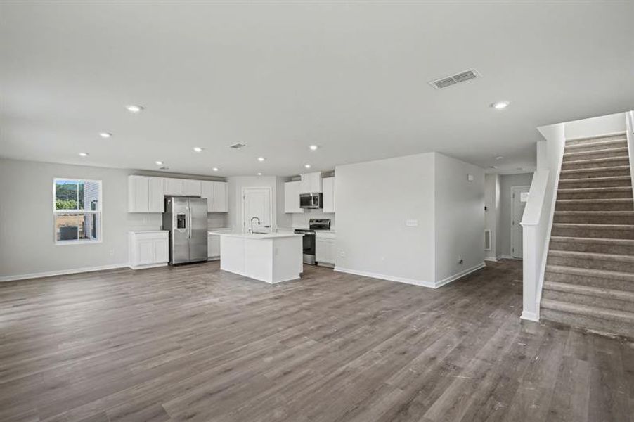 Spacious, unfurnished interior of a new home in Sterling Oaks, Ash (Image 12).