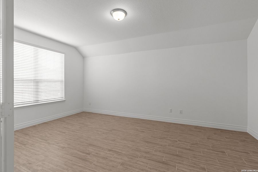 Spacious, unfurnished interior of a new home in Legacy at Lake Dunlap, New Braunfels (Image 28).