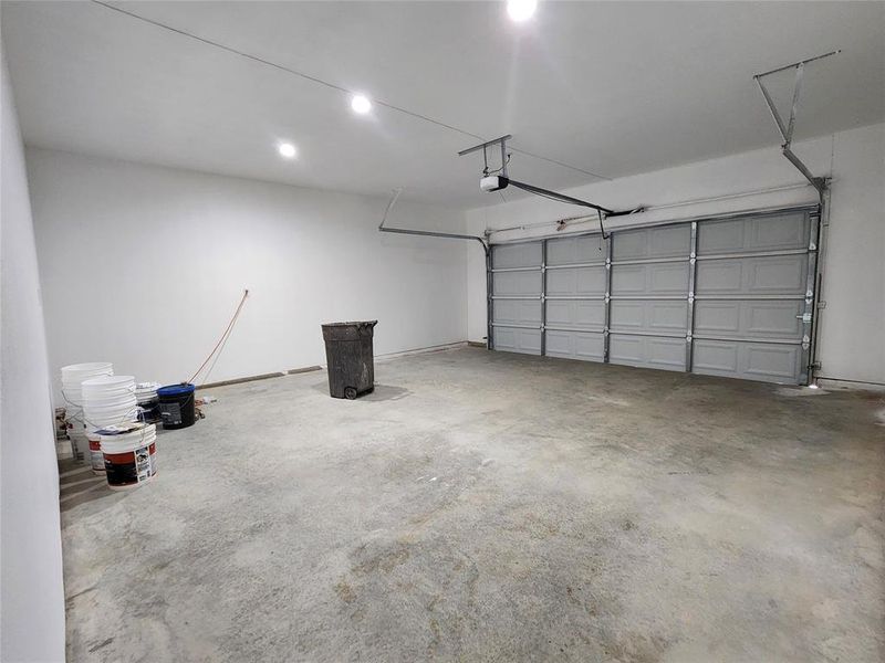 Spacious, unfurnished interior of a new home in , Kennedale (Image 12).