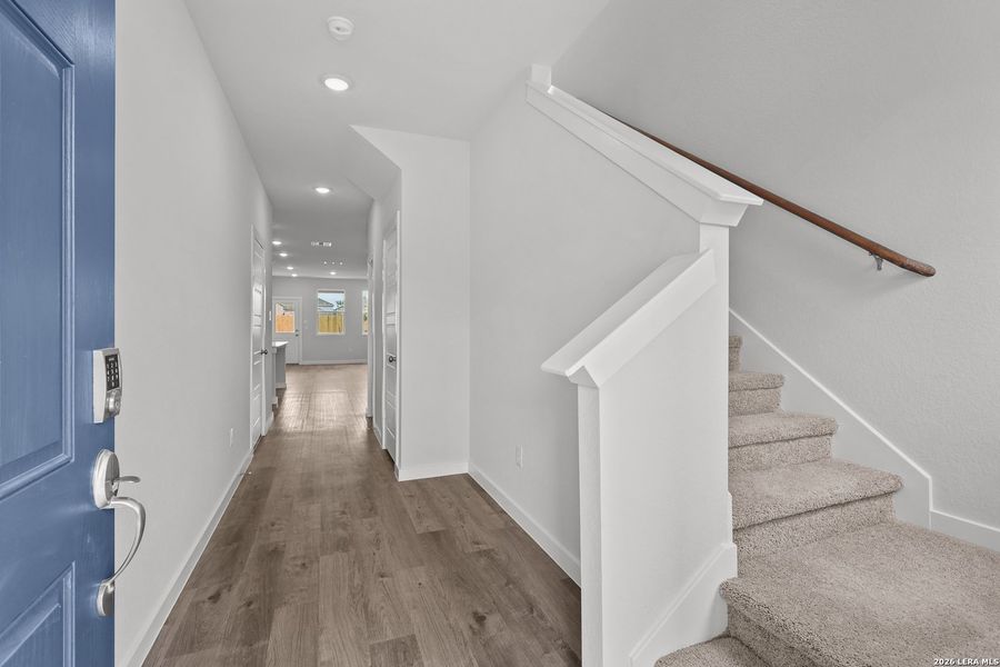 Spacious, unfurnished interior of a new home in Spring Creek, San Antonio (Image 26).