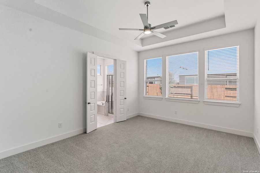 Spacious, unfurnished interior of a new home in Stillwater Ranch, San Antonio (Image 10).