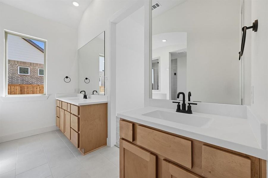 Furnished interior view inside a new home in Ridge Crossing, Waxahachie (Image 5). Furnished interior view inside a new home in Ridge Crossing, Waxahachie (Image 5).