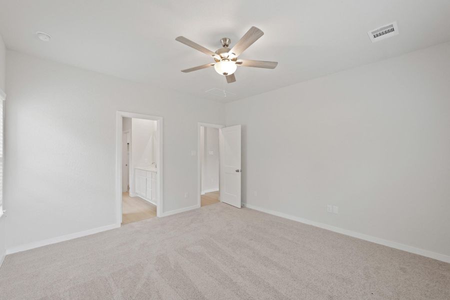 Spacious, unfurnished interior of a new home in Russell Ranch, Bay City (Image 28).