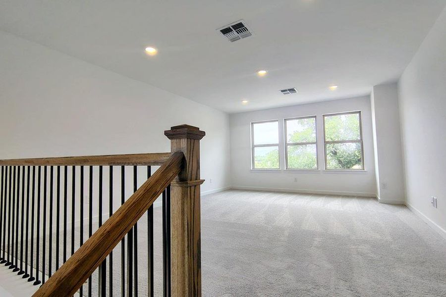 Spacious, unfurnished interior of a new home in Wolf Ranch, Georgetown (Image 31).