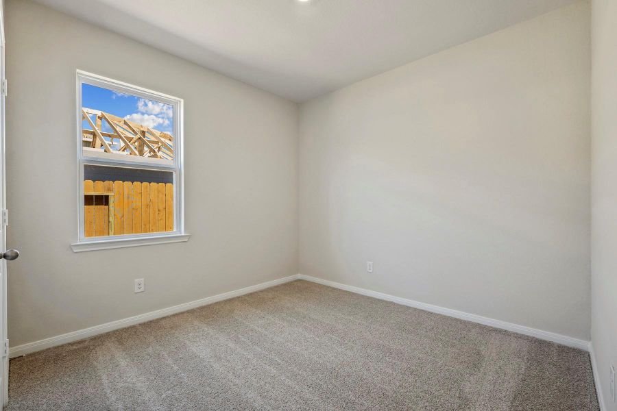 Spacious, unfurnished interior of a new home in Pinewood Trails, Cleveland (Image 18).