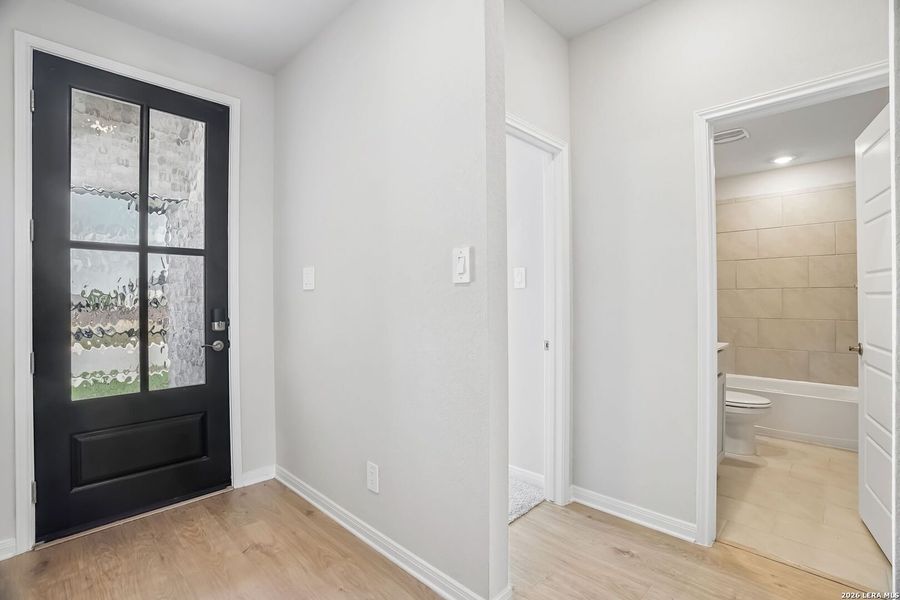 Spacious, unfurnished interior of a new home in Carmel Ranch, Schertz (Image 39).