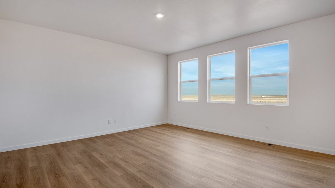 Spacious, unfurnished interior of a new home in Silver Peaks, Lochbuie (Image 18).