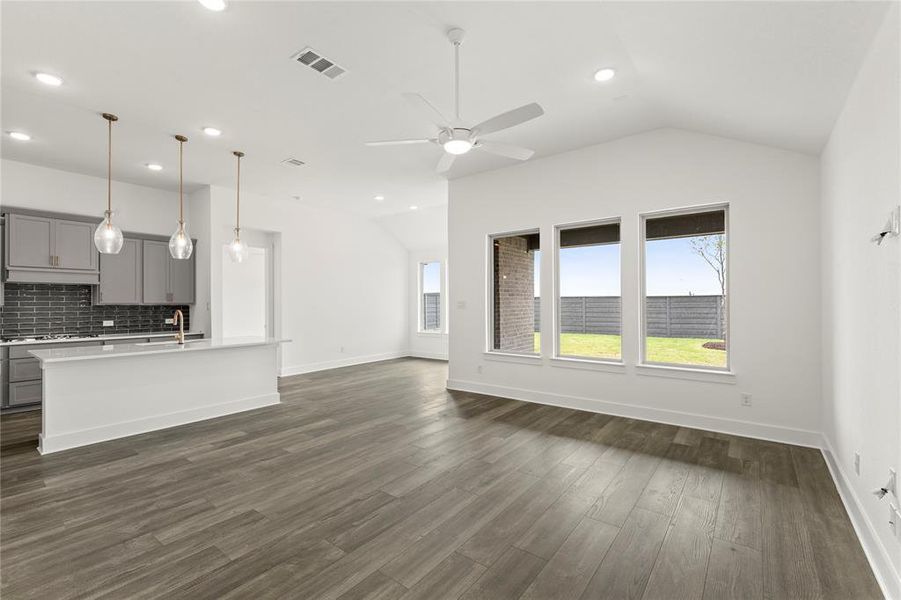 10. 7121 Dragonfly - Family (2)