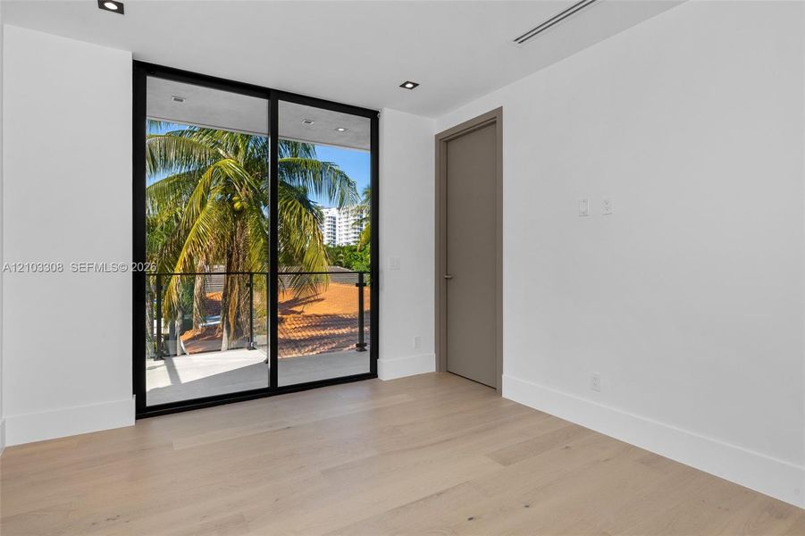 Spacious, unfurnished interior of a new home in , Fort Lauderdale (Image 23). Spacious, unfurnished interior of a new home in , Fort Lauderdale (Image 23).