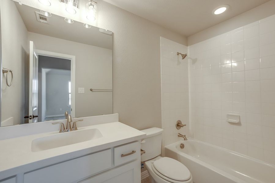 Plan 1634 Secondary Bathroom Representative Image