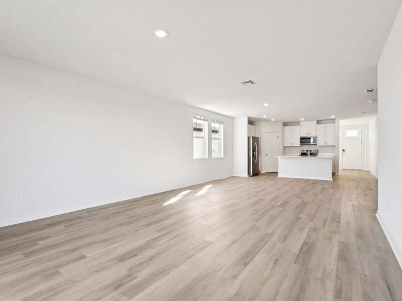 Spacious, unfurnished interior of a new home in The Grove at Stuart Crossing - Classic Series, Bartow (Image 9).