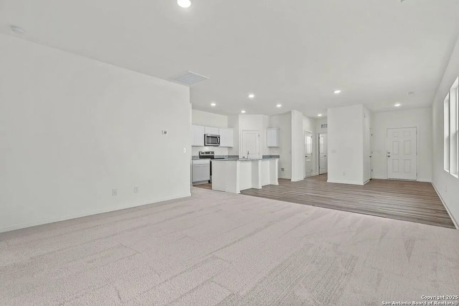 Spacious, unfurnished interior of a new home in Saddlebrook Ranch, Schertz (Image 16). Spacious, unfurnished interior of a new home in Saddlebrook Ranch, Schertz (Image 16).