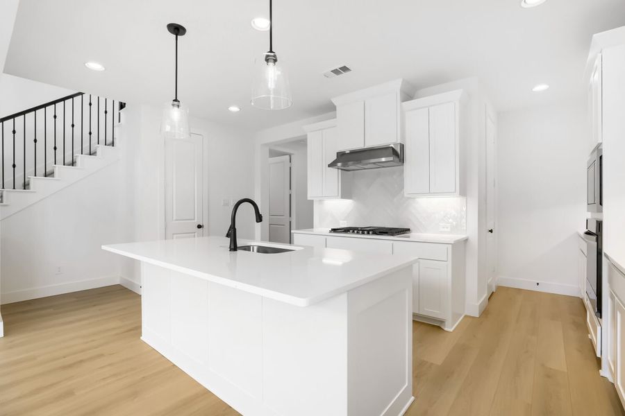 2615 Cedar - Kitchen