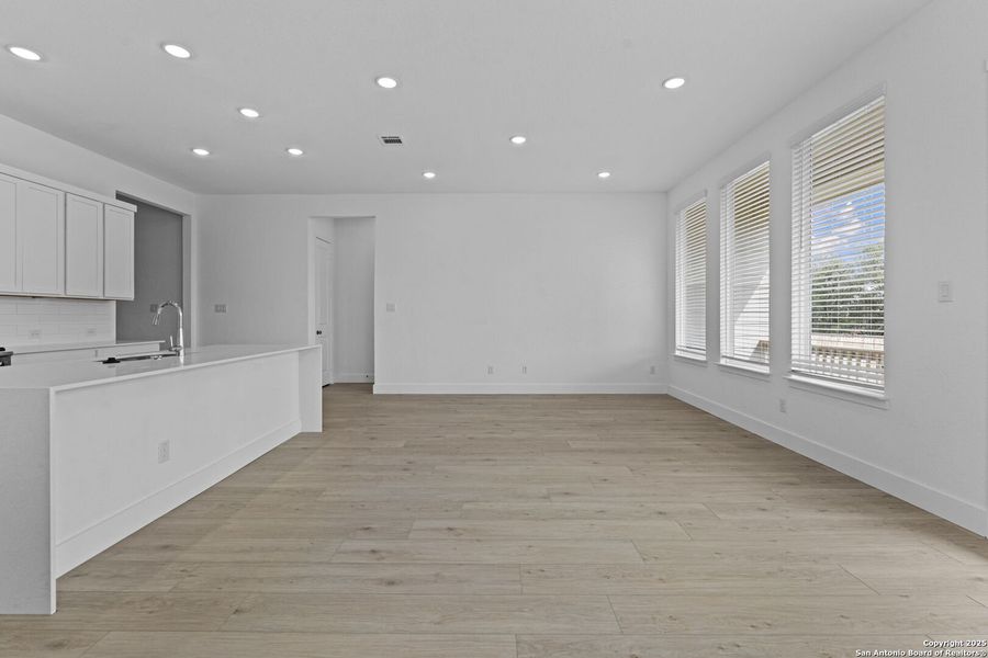 Spacious, unfurnished interior of a new home in , New Braunfels (Image 32).