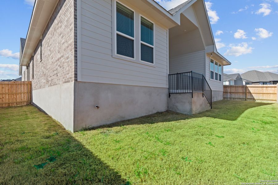 Exterior details and patio area of a home in Potranco Oaks, Castroville (Image 24).