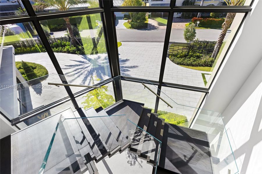 Exterior details and patio area of a home in , Fort Lauderdale (Image 33).