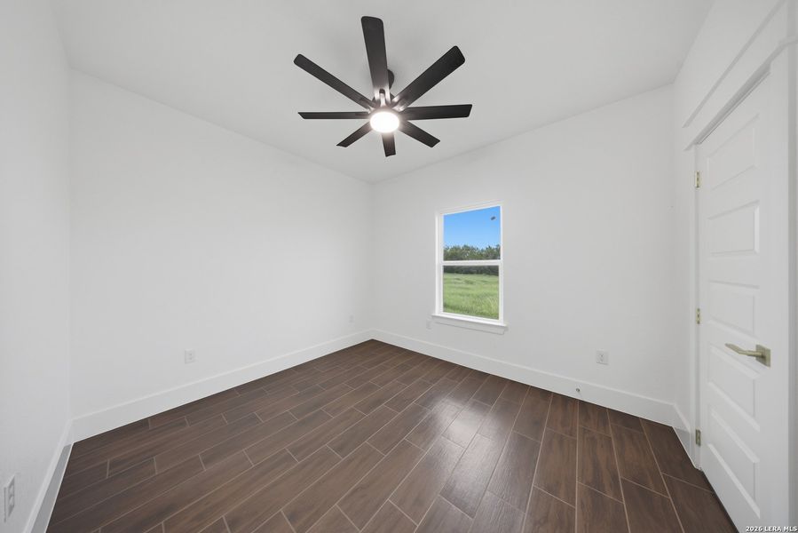 Spacious, unfurnished interior of a new home in , Floresville (Image 27).