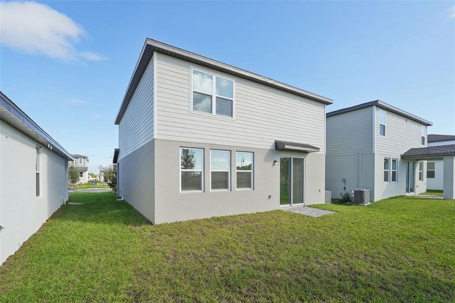 Exterior details and patio area of a home in Crosswinds - Classic Series, Haines City (Image 16).