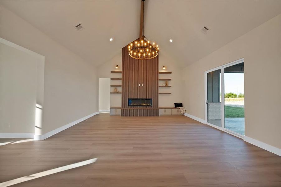 Spacious, unfurnished interior of a new home in , Weatherford (Image 19).