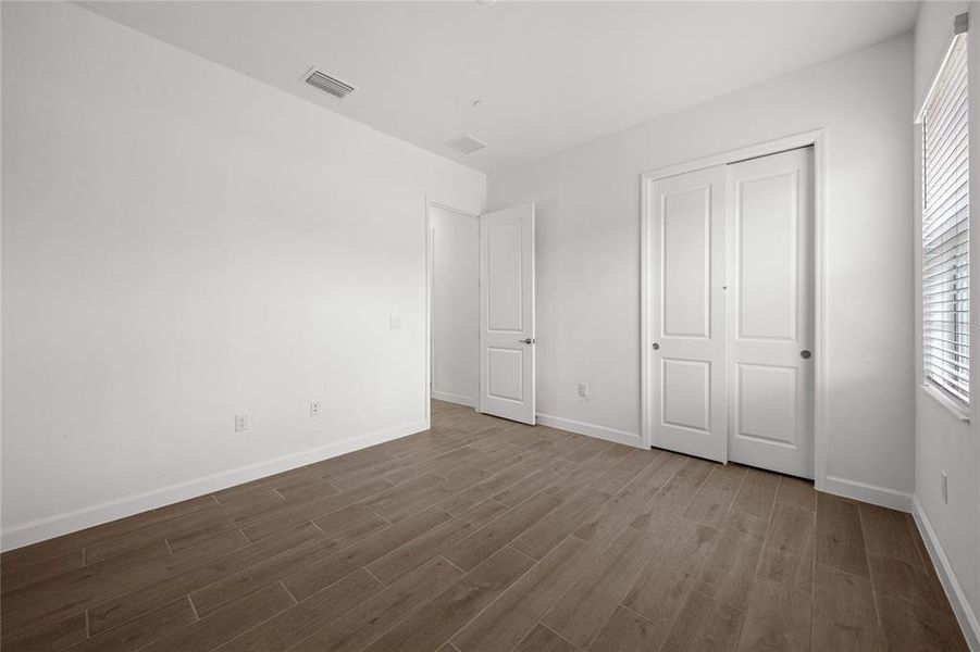 Spacious, unfurnished interior of a new home in Calusa Country Club, Lakewood Ranch (Image 25).